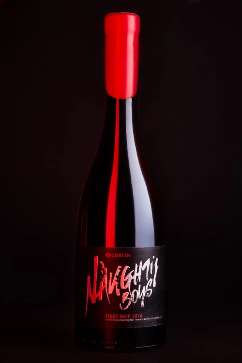 CORTEN Naughty Boys Pinot Noir bottle